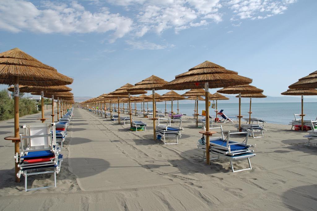 African Beach Hotel-Residence Манфредония Экстерьер фото