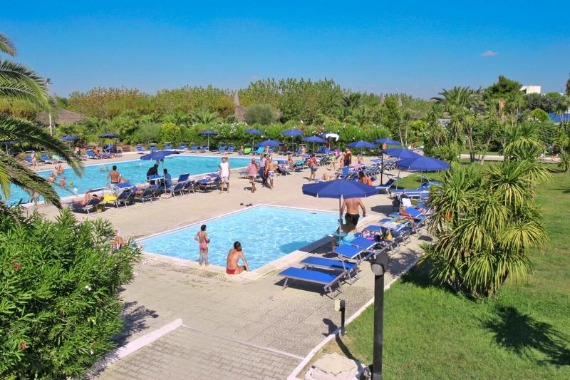 African Beach Hotel-Residence Манфредония Экстерьер фото