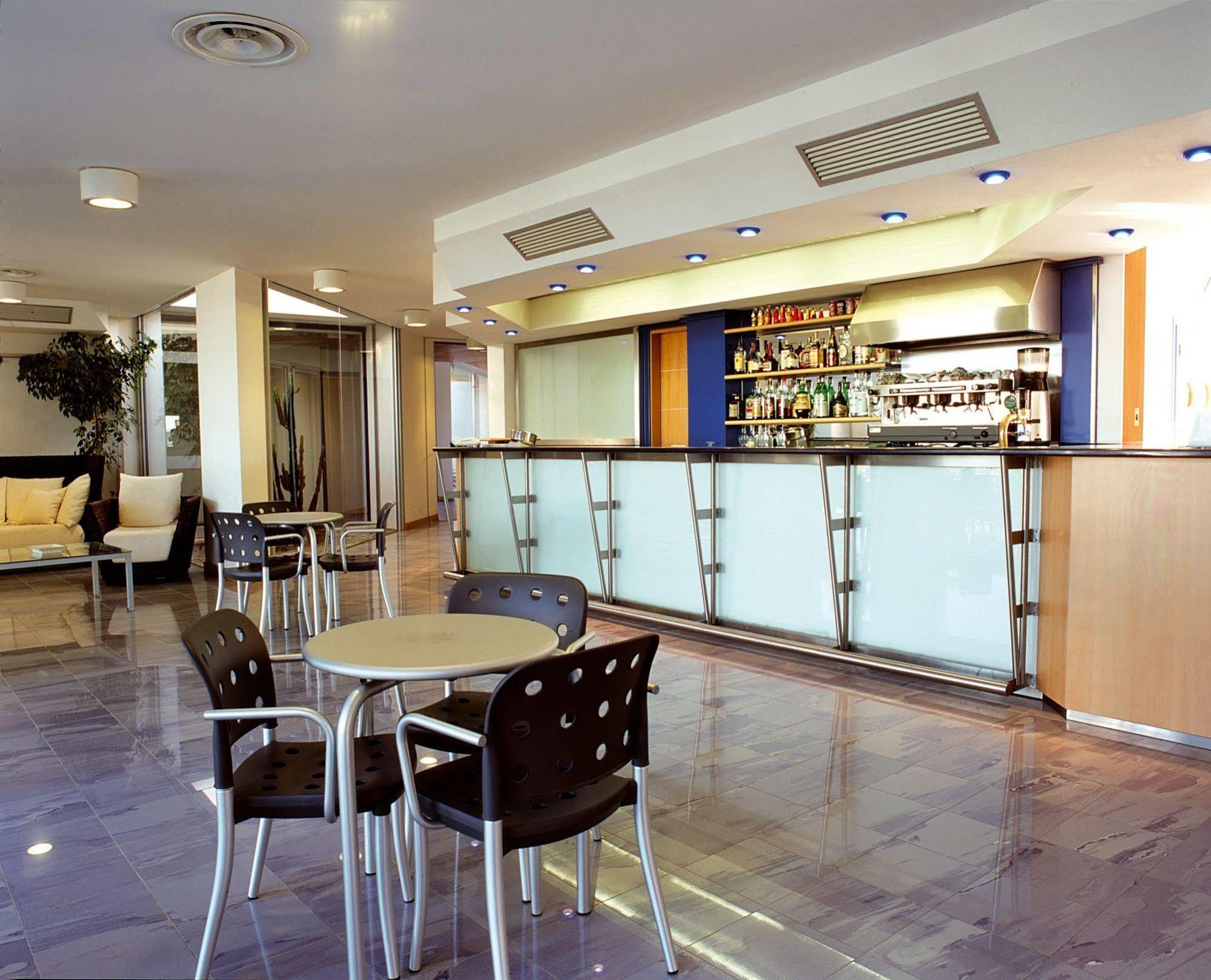 African Beach Hotel-Residence Манфредония Экстерьер фото