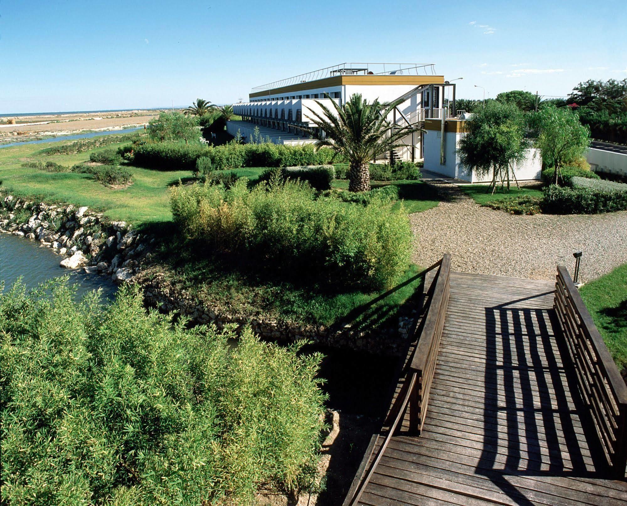 African Beach Hotel-Residence Манфредония Экстерьер фото