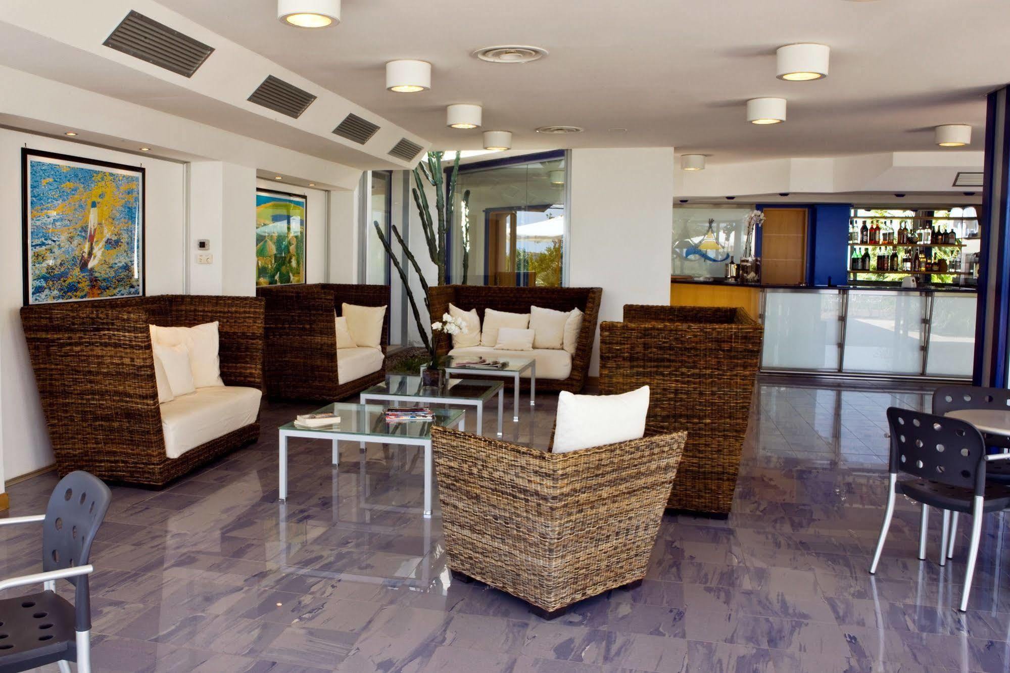 African Beach Hotel-Residence Манфредония Экстерьер фото