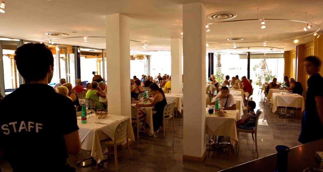 African Beach Hotel-Residence Манфредония Экстерьер фото