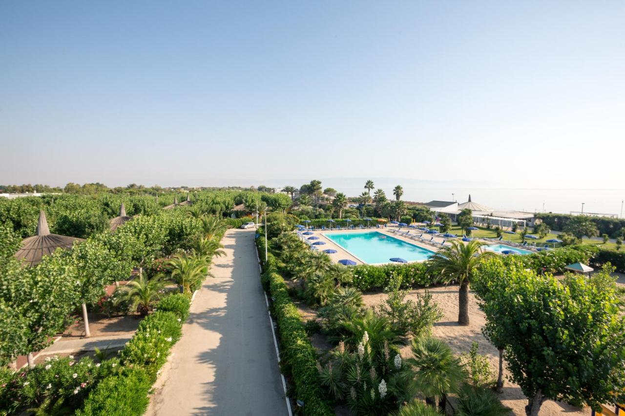 African Beach Hotel-Residence Манфредония Экстерьер фото