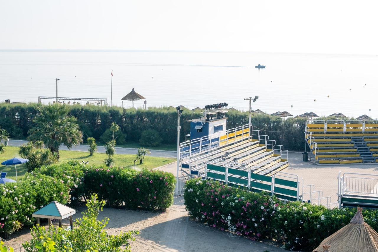 African Beach Hotel-Residence Манфредония Экстерьер фото