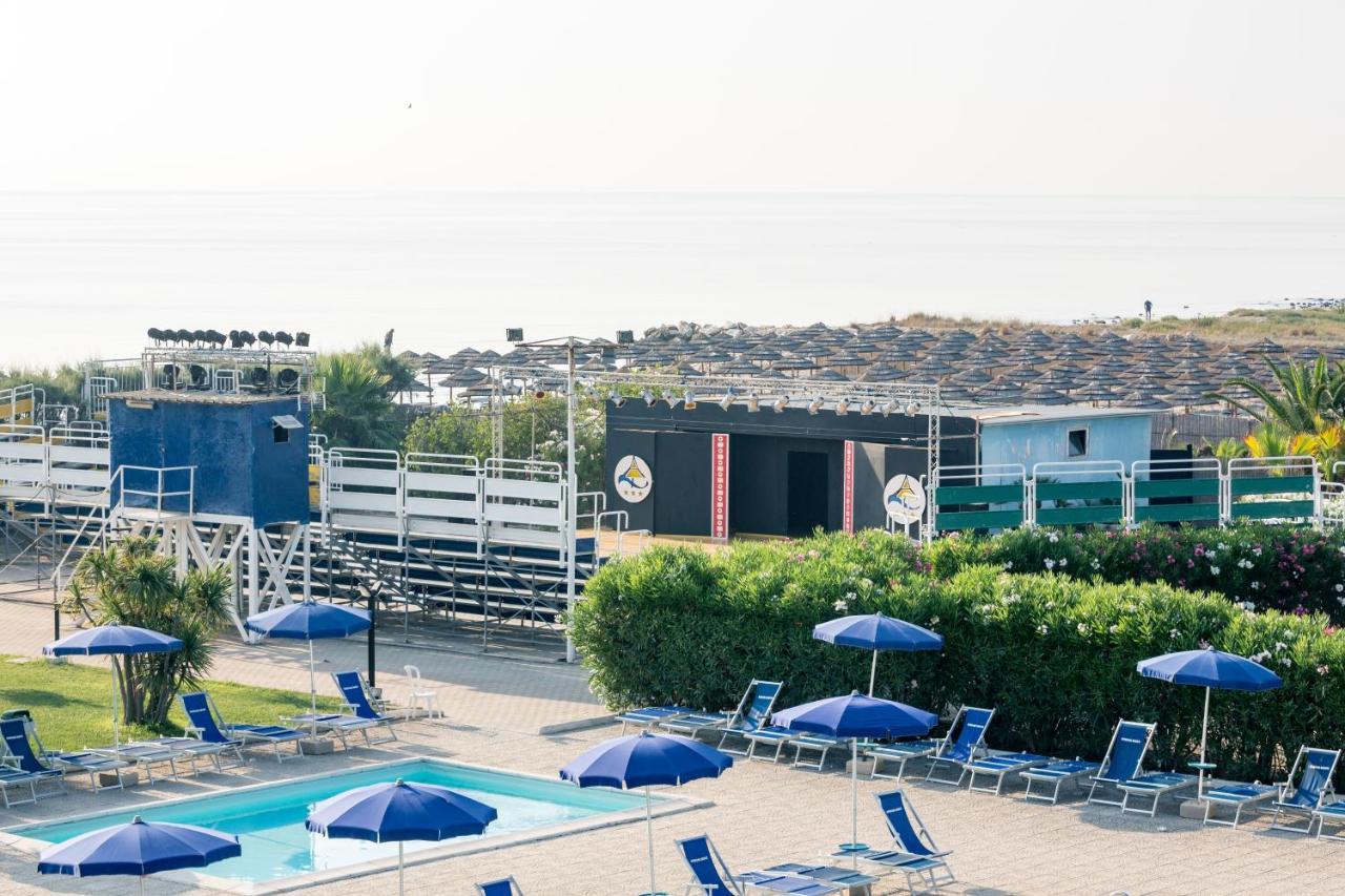 African Beach Hotel-Residence Манфредония Экстерьер фото