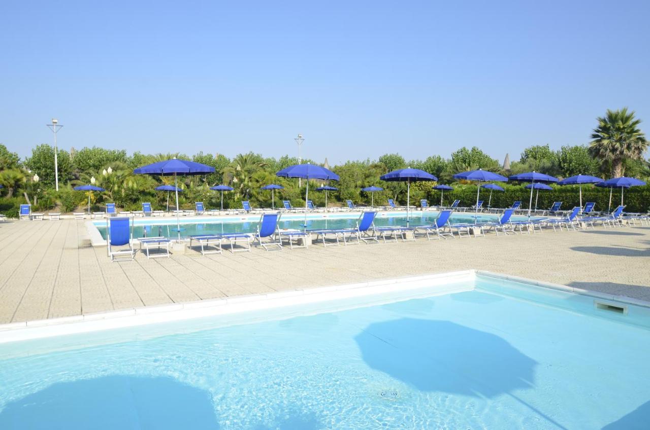 African Beach Hotel-Residence Манфредония Экстерьер фото