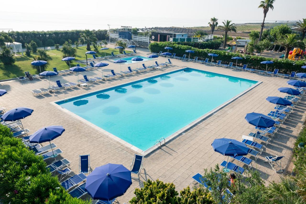 African Beach Hotel-Residence Манфредония Экстерьер фото